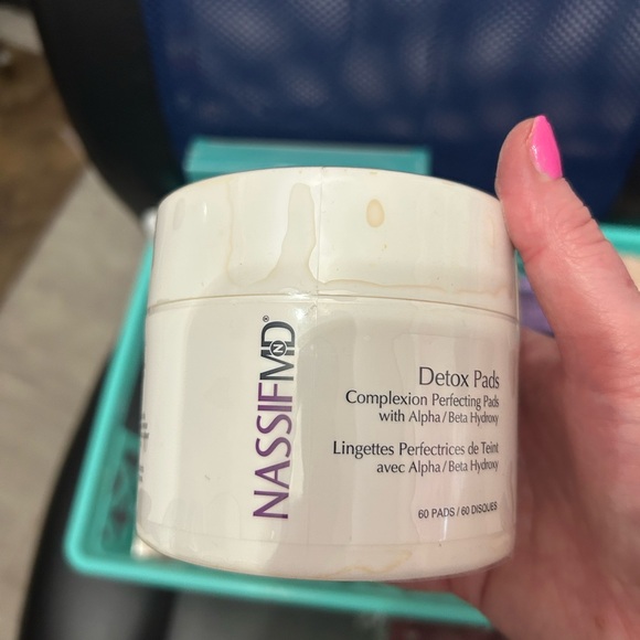 Beauty and Skincare Gift Set - Picture 13 of 16